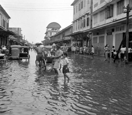 Name:  1949-bangkok-flooding-XZX.jpg
Views: 1053
Size:  50.5 KB