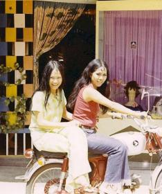 Name:  1970-fashionable-bkk-girls.jpg
Views: 1939
Size:  17.0 KB