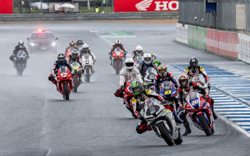 เกมพลิก!  NEXZTER BRIC Superbike แลกกันสุดมันส์ “อนุชา” โชว์เก๋า ซิ่งแทร็กฝนคว้าชัยรุ่นใหญ่เปิดหัวฤดูกาล