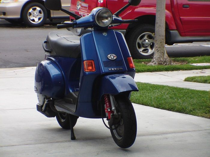 ประวัติรถ Vespa Cosa: สกูตเตอร์สายพันธุ์ล้ำจากยุค 80s